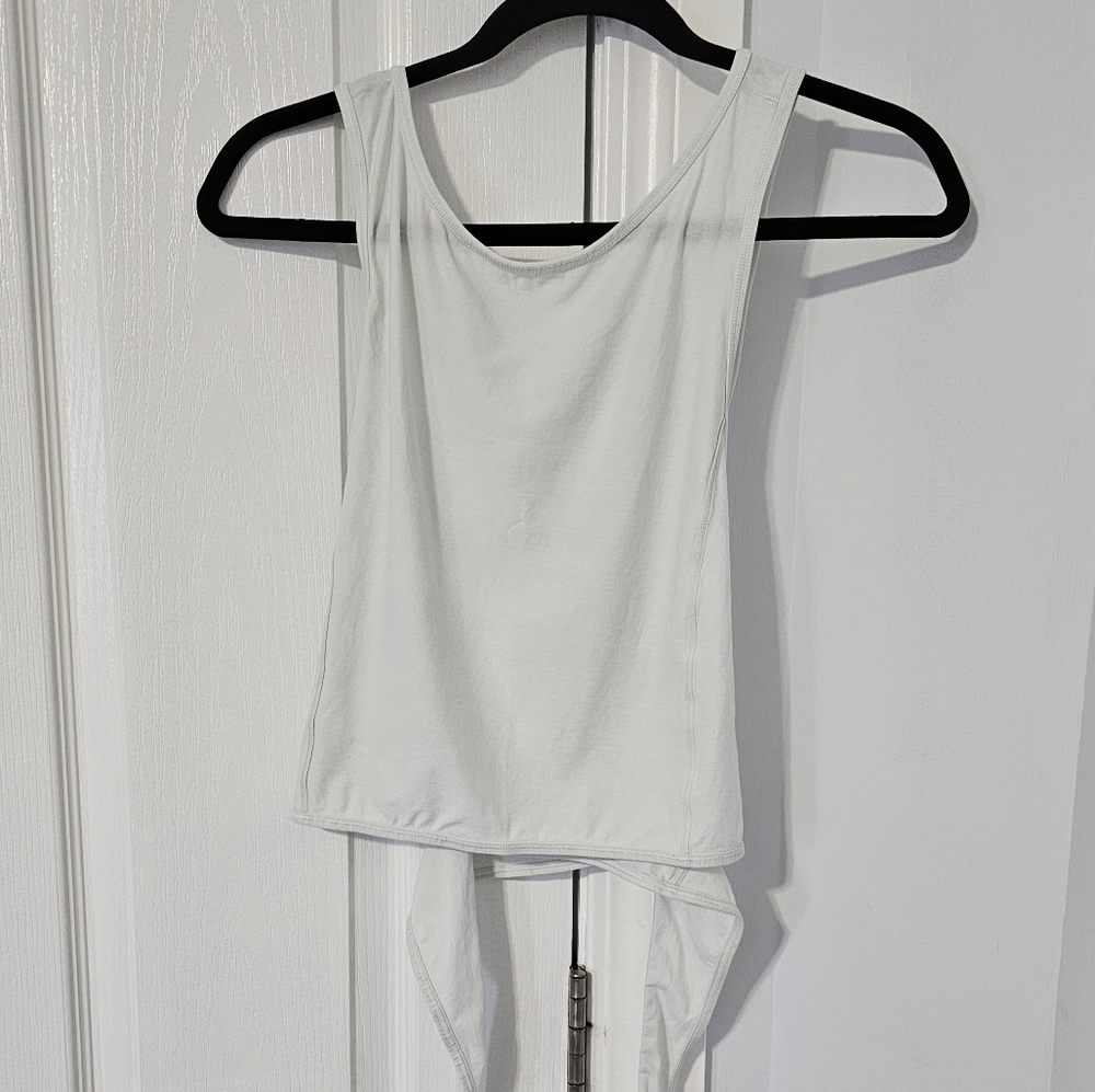 Lululemon mint cropped tie back top.